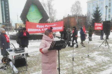 В центре Тюмени прошло яркое мероприятие, посвящённое 107-ой годовщине Великого Октября