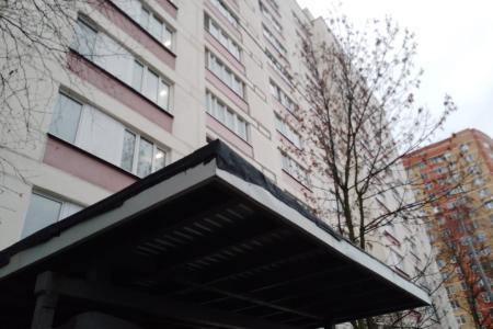 Лидер московских коммунистов Н.Г. Зубрилин принял участие в инспекционном обходе жилого многоквартирного дома в Троицке