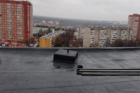 Лидер московских коммунистов Н.Г. Зубрилин принял участие в инспекционном обходе жилого многоквартирного дома в Троицке