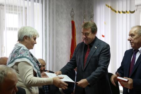 Мордовия. Красный флаг над райкомом КПРФ в Краснослободске