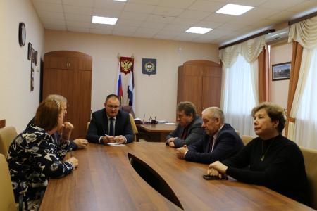 Мордовия. Красный флаг над райкомом КПРФ в Краснослободске