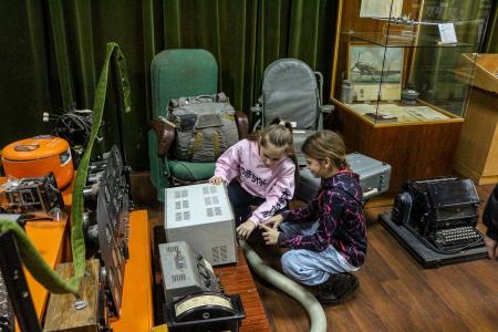 Для многодетной семьи Марии Литвиненко депутат Госдумы Сергей Гаврилов организовал знакомство с Воронежским авиазаводом
