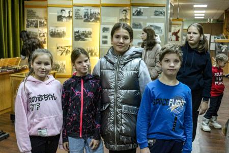 Для многодетной семьи Марии Литвиненко депутат Госдумы Сергей Гаврилов организовал знакомство с Воронежским авиазаводом