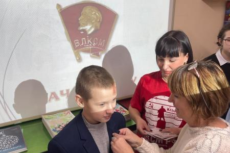 В Республике Крым прошло торжественное открытие нового комсомольского отделения и прием в пионеры