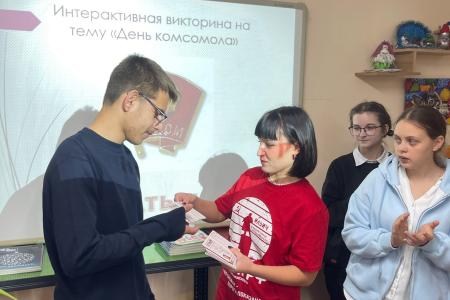 В Республике Крым прошло торжественное открытие нового комсомольского отделения и прием в пионеры