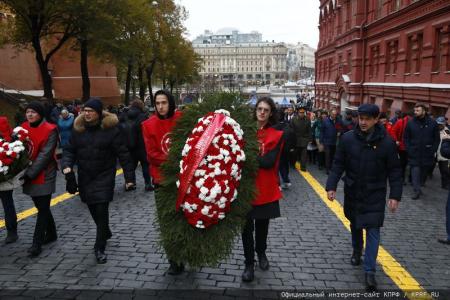 КПРФ провела в Москве митинг, посвященный 107-й годовщине Великого Октября