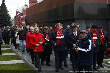 КПРФ провела в Москве митинг, посвященный 107-й годовщине Великого Октября
