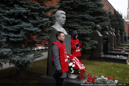 КПРФ провела в Москве митинг, посвященный 107-й годовщине Великого Октября