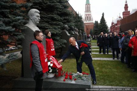 КПРФ провела в Москве митинг, посвященный 107-й годовщине Великого Октября