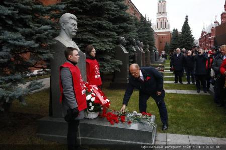 КПРФ провела в Москве митинг, посвященный 107-й годовщине Великого Октября