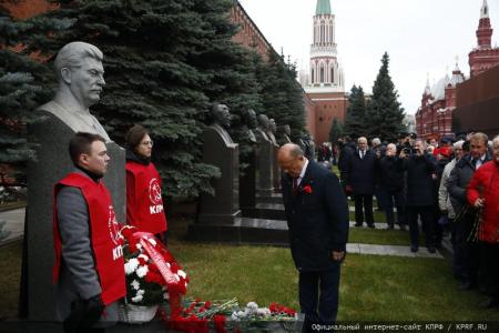 КПРФ провела в Москве митинг, посвященный 107-й годовщине Великого Октября