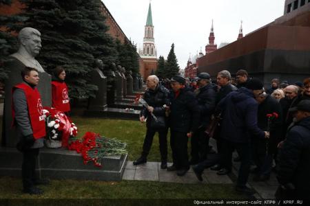 КПРФ провела в Москве митинг, посвященный 107-й годовщине Великого Октября
