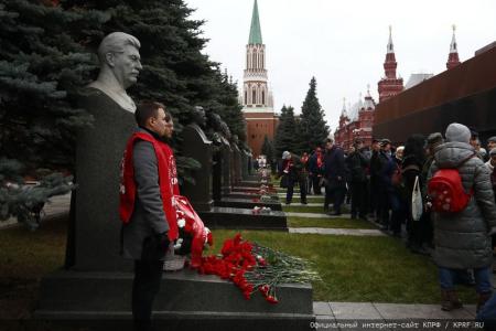КПРФ провела в Москве митинг, посвященный 107-й годовщине Великого Октября