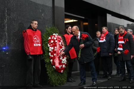 КПРФ провела в Москве митинг, посвященный 107-й годовщине Великого Октября