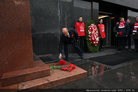 КПРФ провела в Москве митинг, посвященный 107-й годовщине Великого Октября