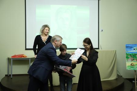 Нижегородская область. КПРФ наградила юных художников, принявших участие в выставке, посвященной юбилею советского летчика Валерия Чкалова