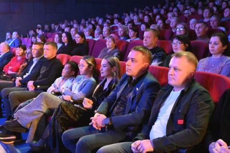При поддержке члена ЦК КПРФ Айрата Гибатдинова в Ульяновске прошел благотворительный концерт в честь Дня Матери