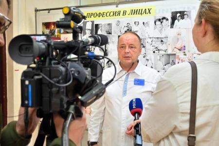 Ульяновские коммунисты поздравили коллектив ГУЗ «Центральная городская клиническая больница г. Ульяновска» с 55-летием