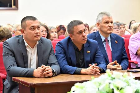 Ульяновские коммунисты поздравили коллектив ГУЗ «Центральная городская клиническая больница г. Ульяновска» с 55-летием