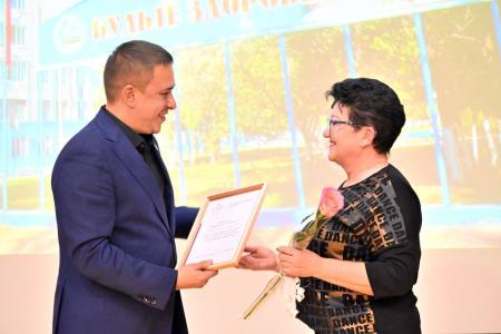 Ульяновские коммунисты поздравили коллектив ГУЗ «Центральная городская клиническая больница г. Ульяновска» с 55-летием