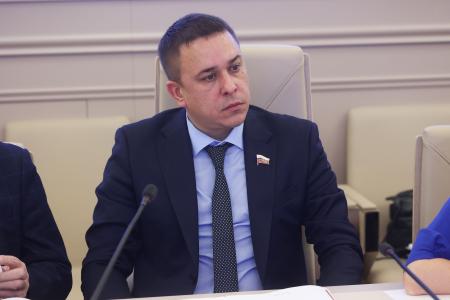 Сенатор Айрат Гибатдинов провел совещание по вопросам законодательного регулирования организации и проведения квестов