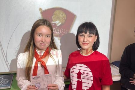 В Республике Крым прошло торжественное открытие нового комсомольского отделения и прием в пионеры