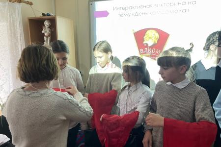 В Республике Крым прошло торжественное открытие нового комсомольского отделения и прием в пионеры