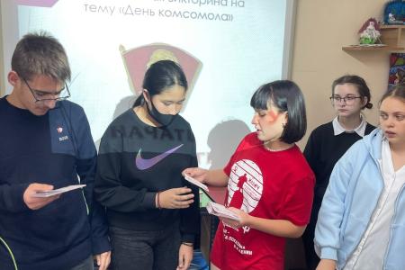 В Республике Крым прошло торжественное открытие нового комсомольского отделения и прием в пионеры