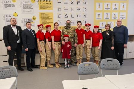 Коммунисты приняли участие в организации "Урока Мужества" в школе города Тюмени