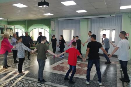 Красноярские коммунисты подарили детям праздник