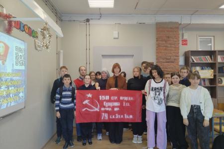 Коммунисты и комсомольцы Великого Новгорода провели урок "Знамя нашей Победы"