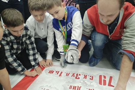 Коммунисты и комсомольцы Великого Новгорода провели урок "Знамя нашей Победы"