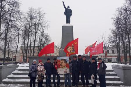 Подмосковные коммунисты в ежедневном рабочем строю