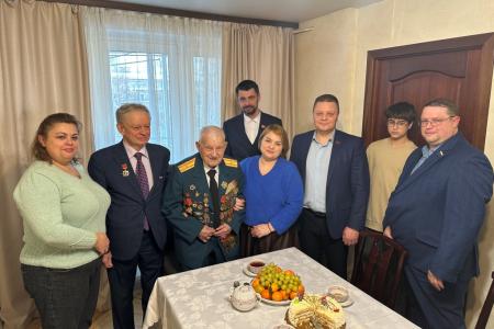 Подмосковные коммунисты в ежедневном рабочем строю