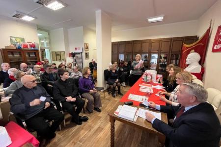 Подмосковные коммунисты в ежедневном рабочем строю