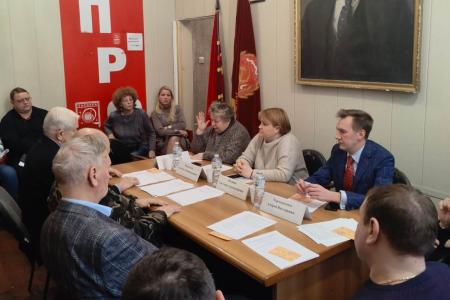 Подмосковные коммунисты в ежедневном рабочем строю