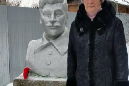 Саратовская область. Цветы И.В. Сталину
