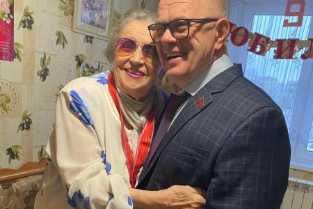 Московская область. Депутат КПРФ Александр Наумов поздравил с 90-летием Валентину Хрусталеву