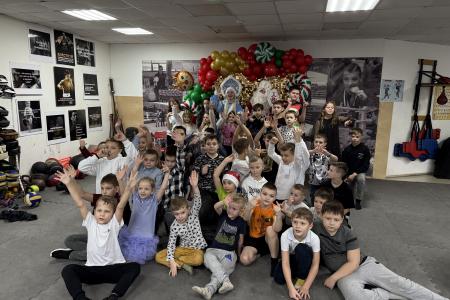 При поддержке нижегородских коммунистов в клубе «Территория спорта» состоялась новогодняя елка
