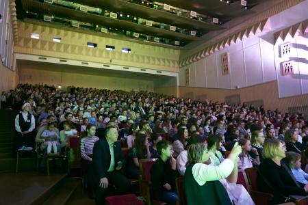 Около тысячи детей посетили «Елку КПРФ» в Нижегородском Кремле