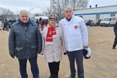 Коммунисты Калужской городской организации КПРФ приняли участие в подготовке и отправке новогоднего гуманитарного конвоя