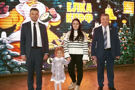Около тысячи детей посетили «Елку КПРФ» в Нижегородском Кремле