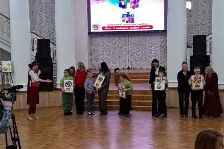 Нижегородские депутаты КПРФ оказали поддержку художественной студии «Радужная кисточка» в Дзержинске