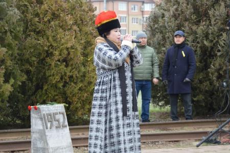 Первый секретарь Калмыцкого рескома партии Николай Нуров принял участие в митинге памяти жертв депортации калмыцкого народа