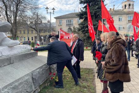 Коммунисты Крыма отметили День рождения Иосифа Виссарионовича Сталина