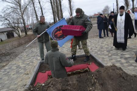 Воронежская область. В Каменно-Верховке торжественно захоронили  Неизвестного солдата, погибшего в Великую Отечественную войну