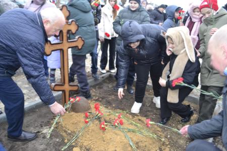 Воронежская область. В Каменно-Верховке торжественно захоронили  Неизвестного солдата, погибшего в Великую Отечественную войну