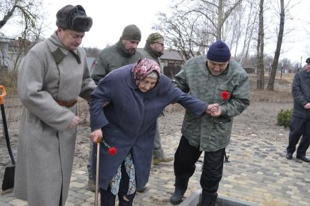 Воронежская область. В Каменно-Верховке торжественно захоронили  Неизвестного солдата, погибшего в Великую Отечественную войну