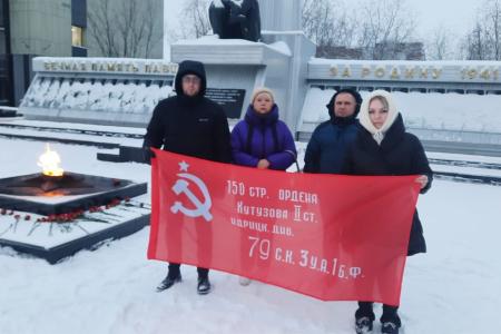В День Неизвестного солдата Ямальские коммунисты возложили цветы к мемориалам «Вечный огонь»