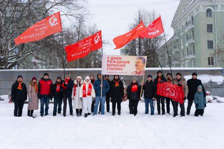 В Перми состоялся автопробег в честь Дня Рождения И.В. Сталина